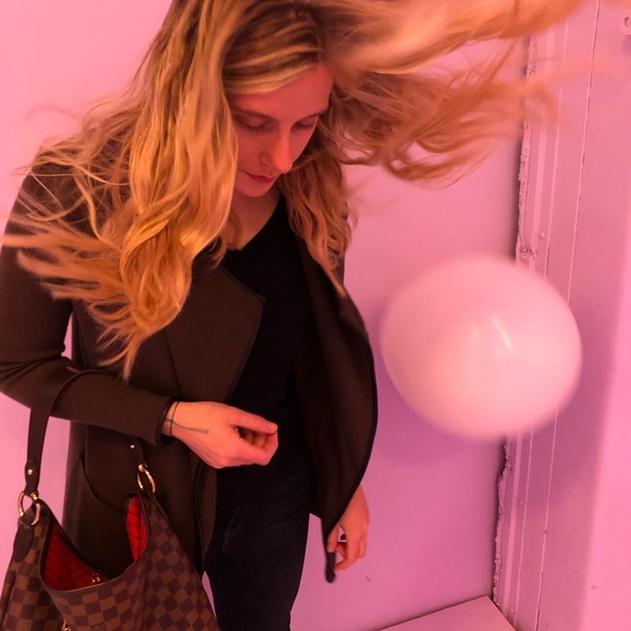 Meet your Posher, Katherine - Picture 1 of 2